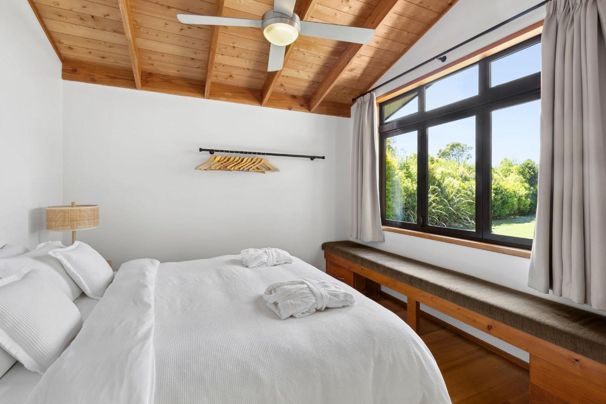 Adrift In Golden Bay- Absolute Beachfront Villas (Adults Only) Collingwood Luaran gambar